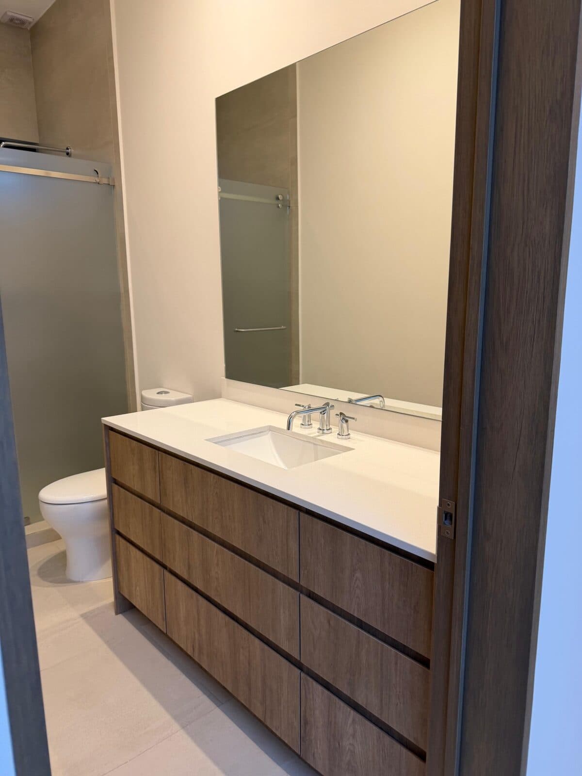 Mueble de baño a la medida fabricado por MAC SERVICE