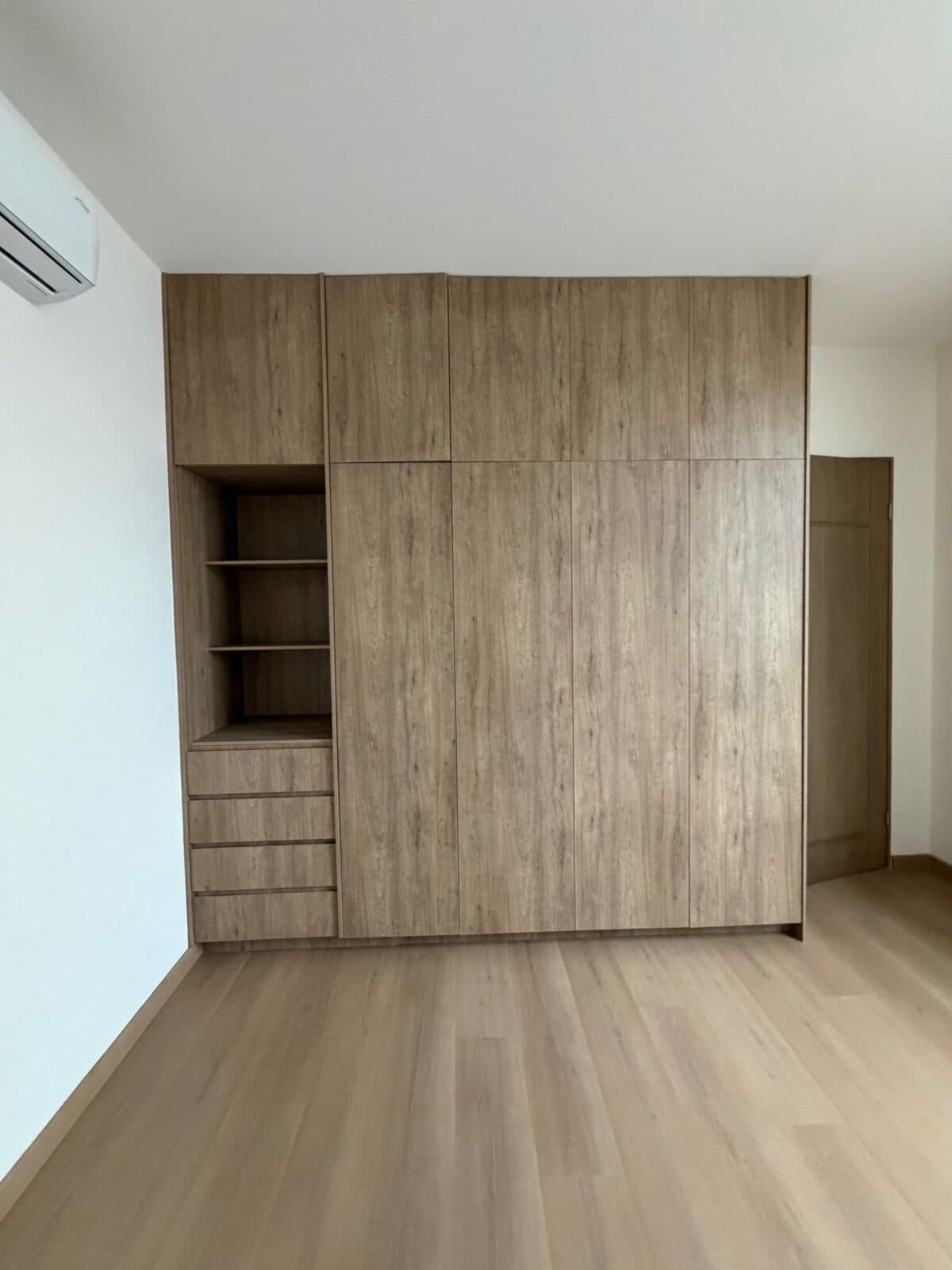 Clóset de piso a techo fabricado por MAC SERVICE